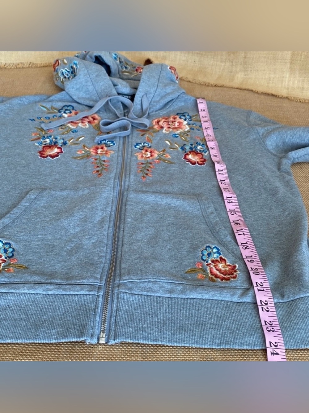Driftwood Neptune Full Zip Embroidered
Floral Hoodie with Pockets. Size Large - Picture 6 of 11